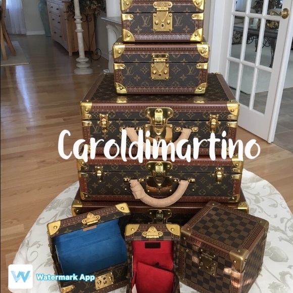 Curator of fine leather goods. - Picture 1 of 1